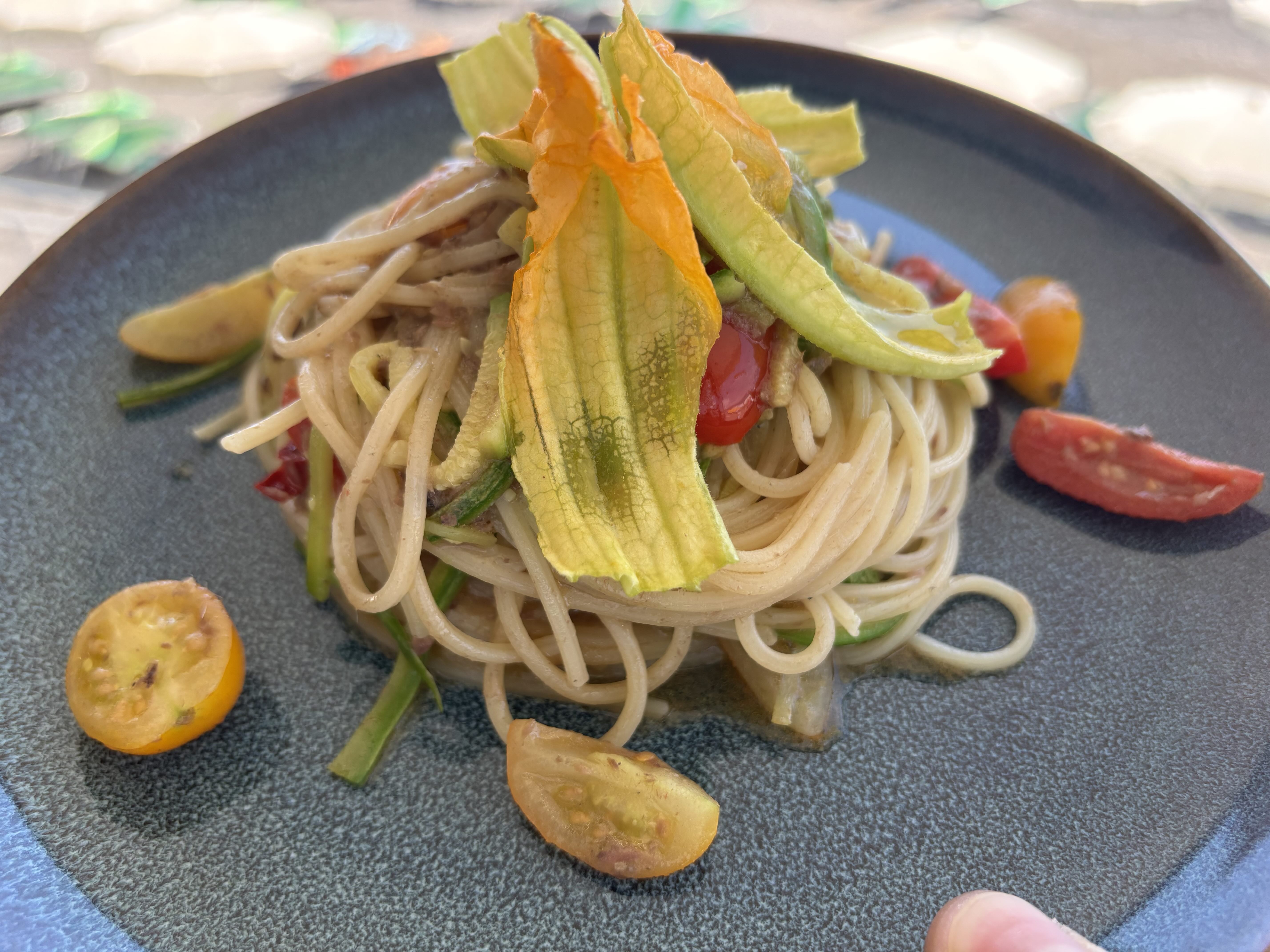 Bagni Nautici restaurant terrace in Cavi di Lavagna